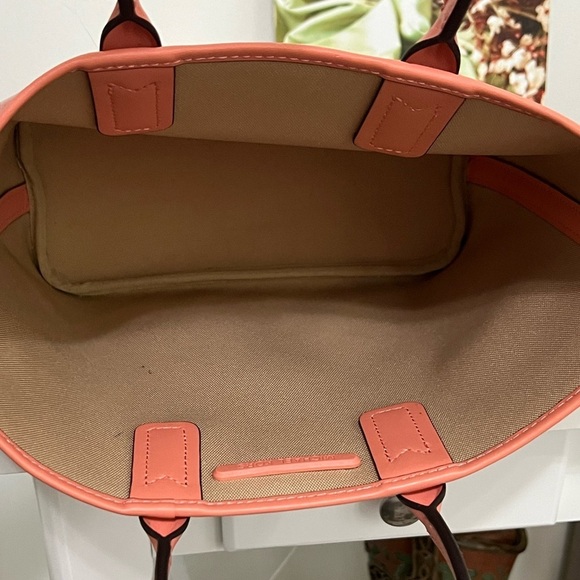 Michael Kors Coated Canvas Handbag Salmon Colored - Picture 5 of 15